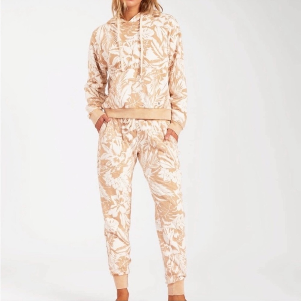 Billabong At Last Sweatpants and Sweatshirt Matching Tropical Print Set